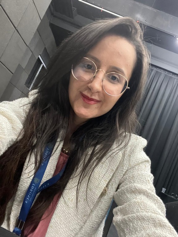 Dra. Renata da Silva Tavares